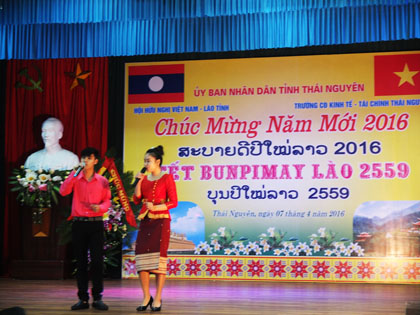 Trường CĐ Kinh tế-Tài chính Thái Nguyên đăng cai tổ chức buổi gặp mặt hữu nghị chúc mừng Tết cổ truyền Bunpimay của nước CHDCND Lào .